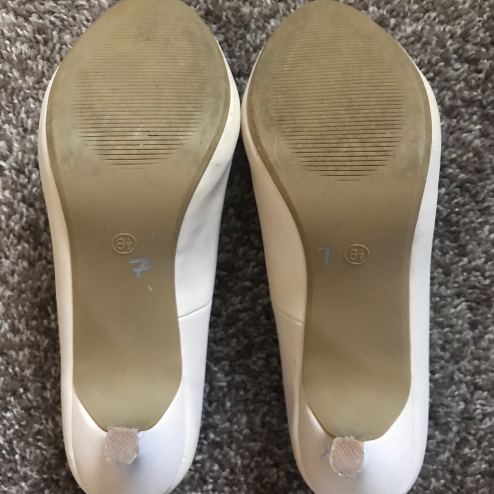 Dream Pairs Cream Heels - Picture 6 of 8